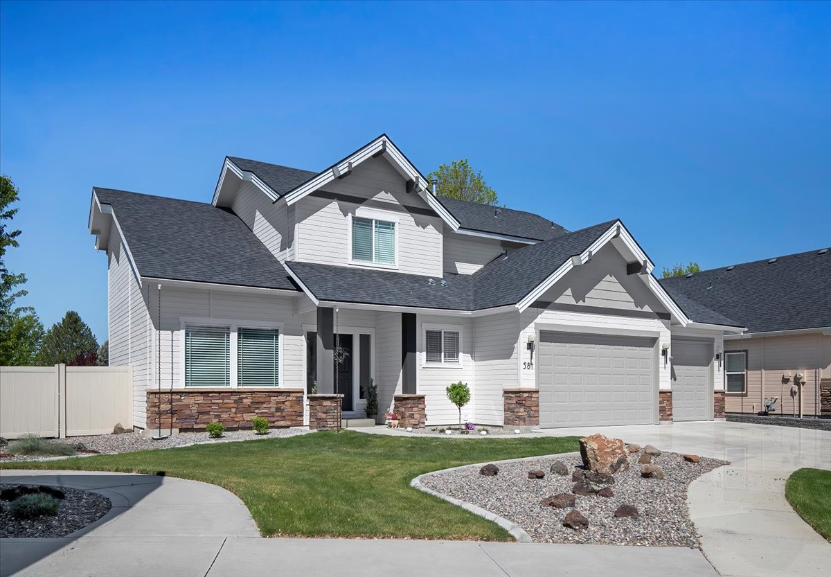 581 North Devon Place