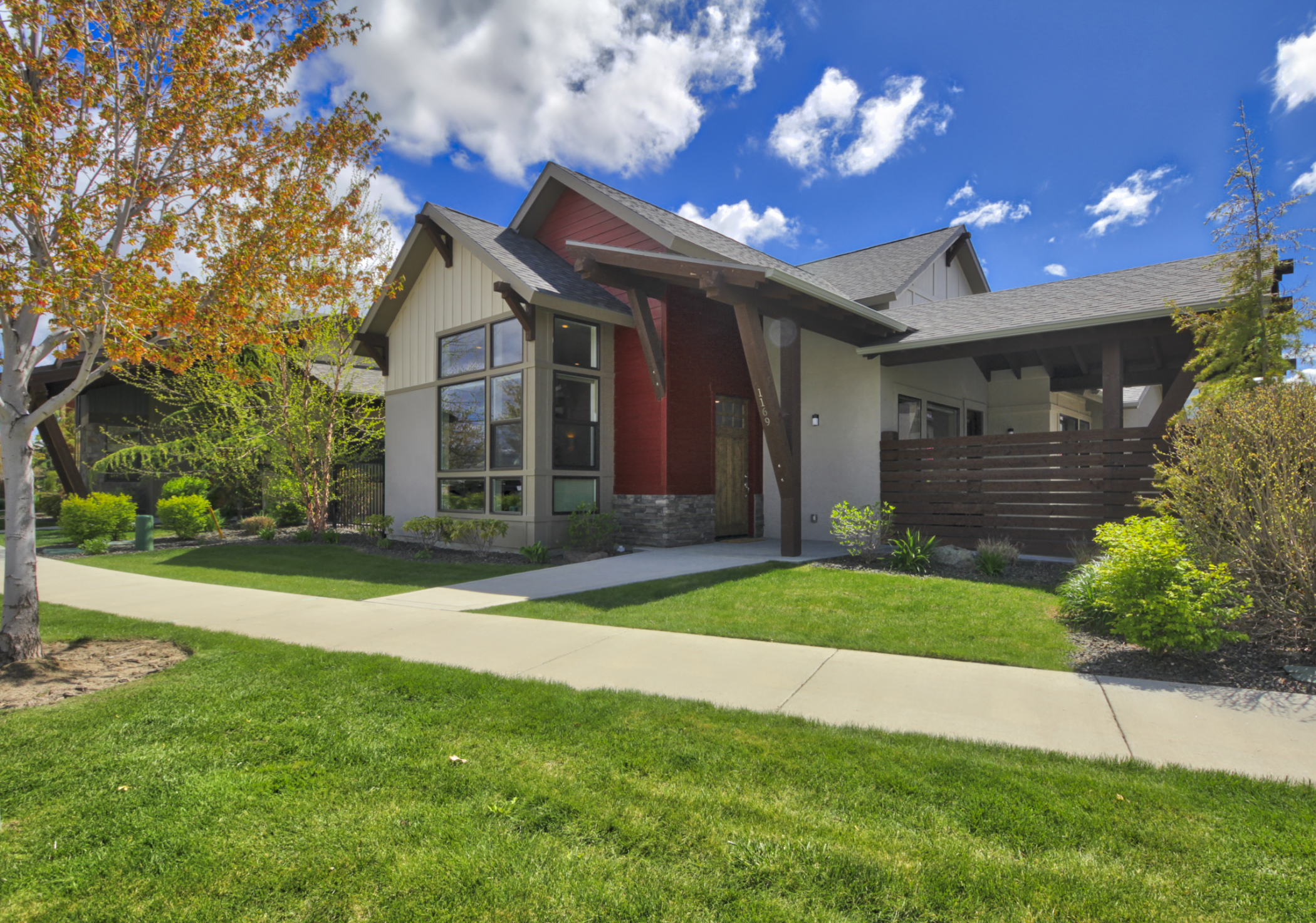 1169 Lone Creek