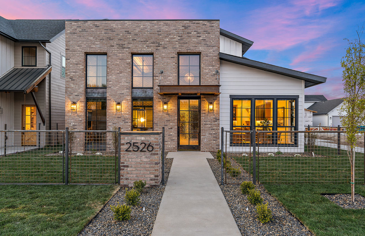 2526 West Rustic Forge Street